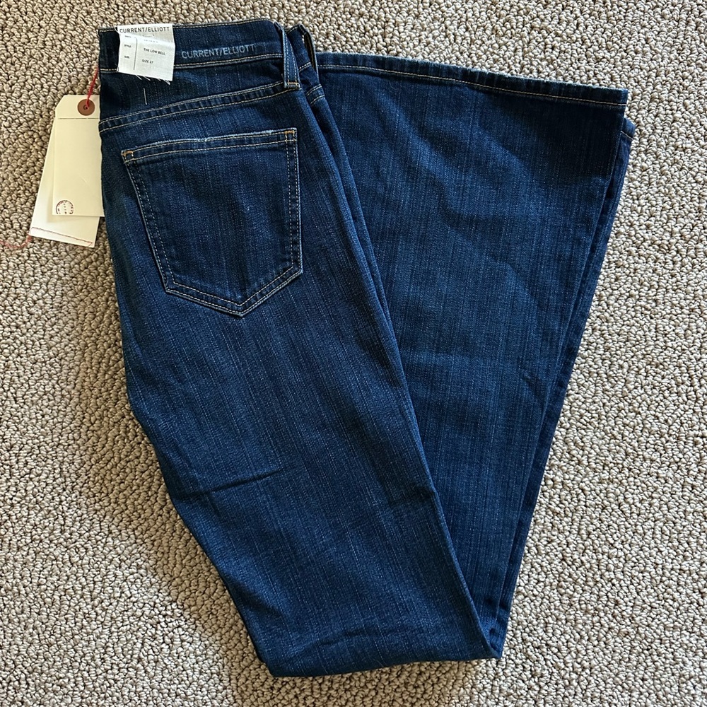 NWT Current Elliot “the low bell” Jean size 27 (runs a size small in my opinion